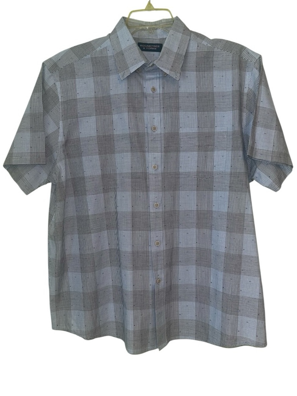 Roundtree & Yorke short sleeve, cotton/poly blend, button down shirt. Size XL